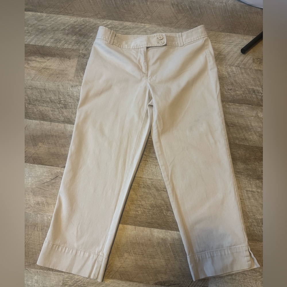 LOFT Catalina Capri size 6 cream jeans, small slit at bottom cuff